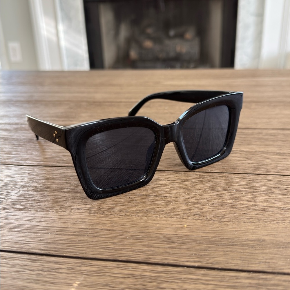 NWOT Black Square Sunglasses